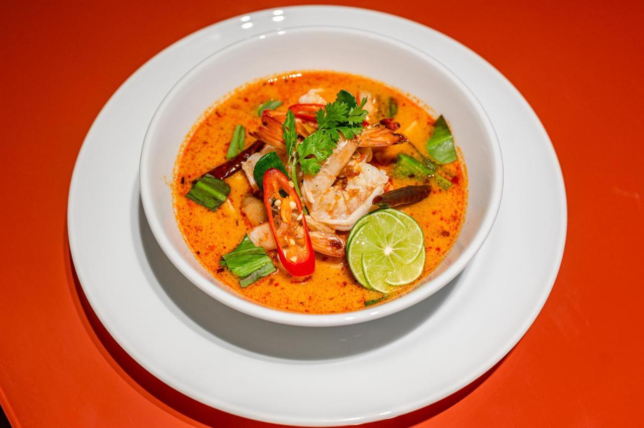 Oakwood Studios Sukhumvit Bangkok Exteriér fotografie Tom yum kung